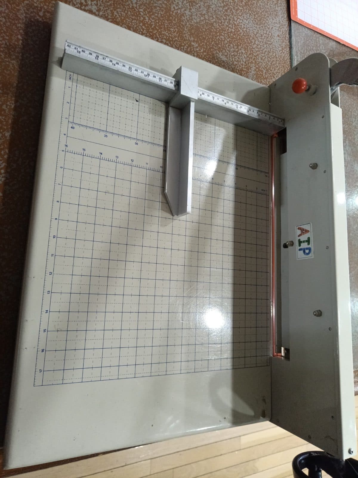 Paper Cutter / Guillotine — photo 1