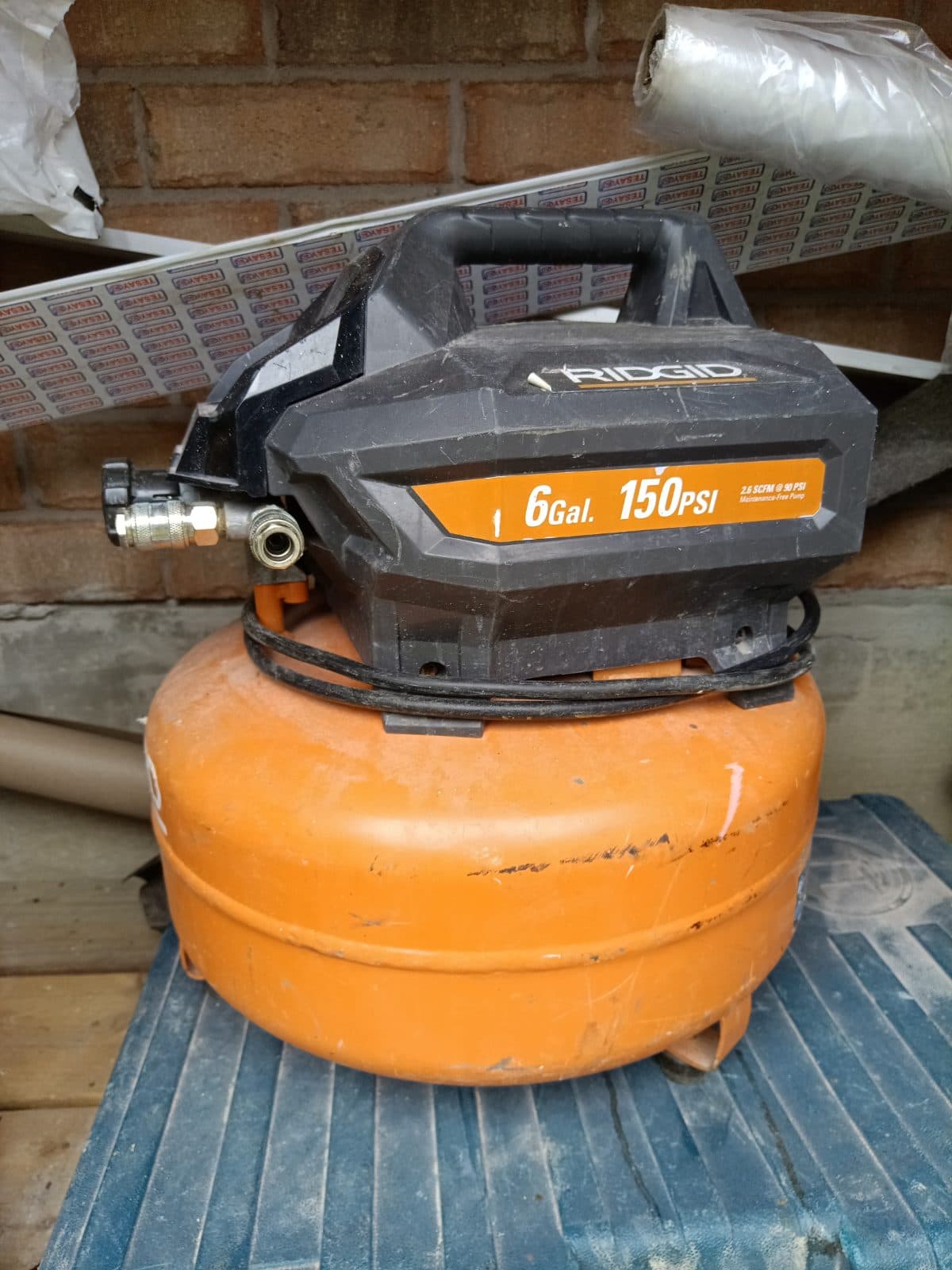 6-Gallon Pancake Air Compressor — photo 1