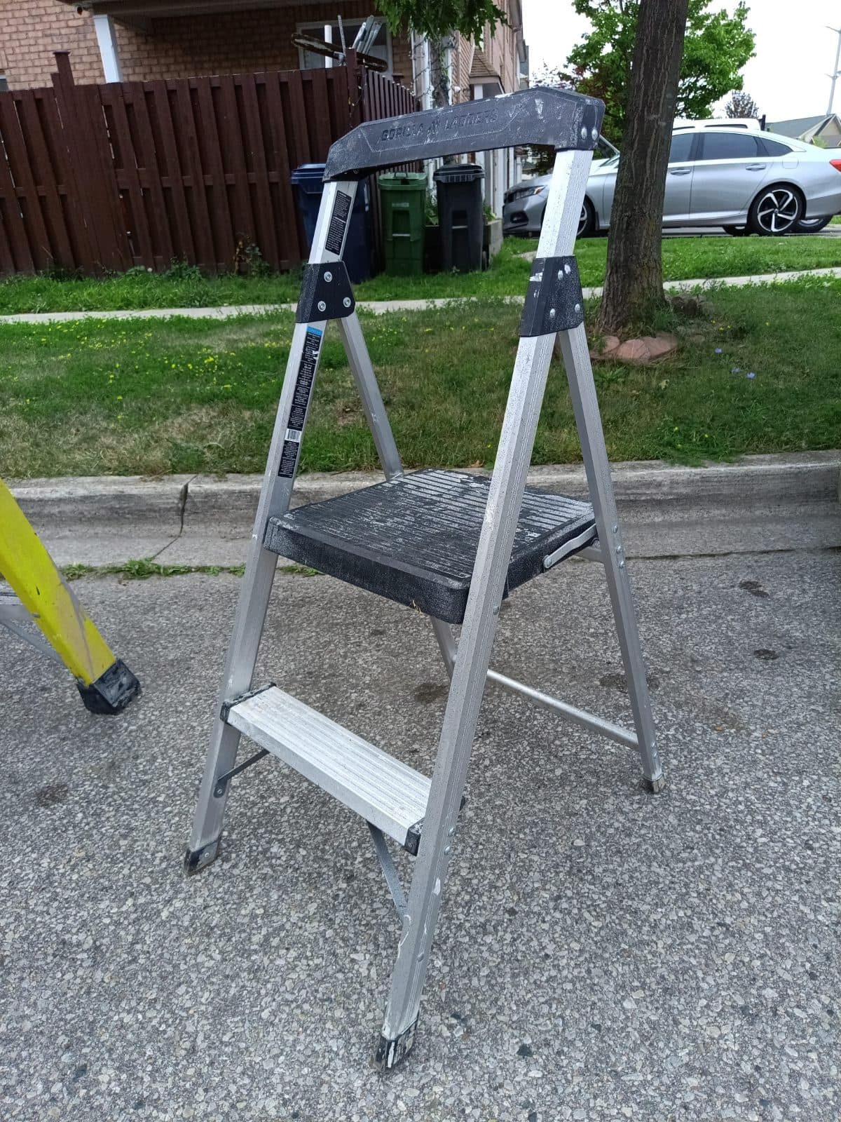 2-Step Aluminum Step Stool Ladder — photo 1